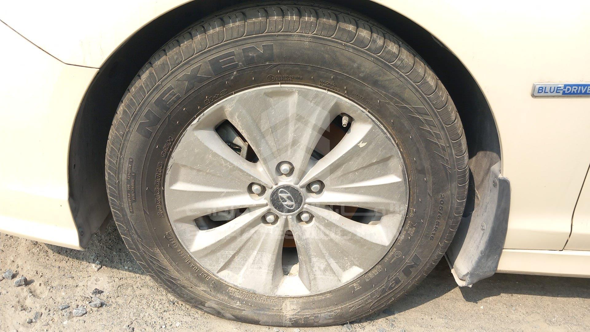 2018 HYUNDAI SONATA VIN: KMHE2413XJA082035