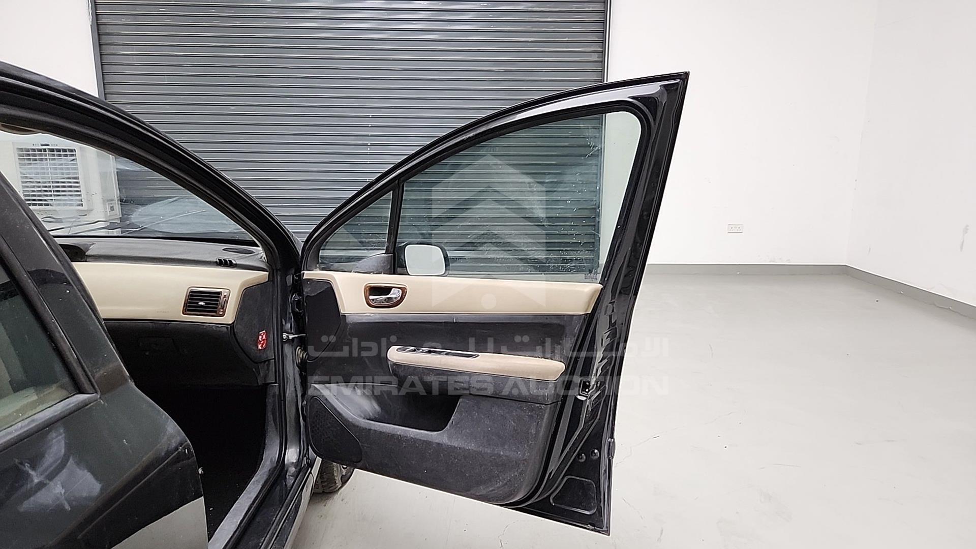 2004 PEUGEOT 307 VIN: VF33CNFUE4S025445