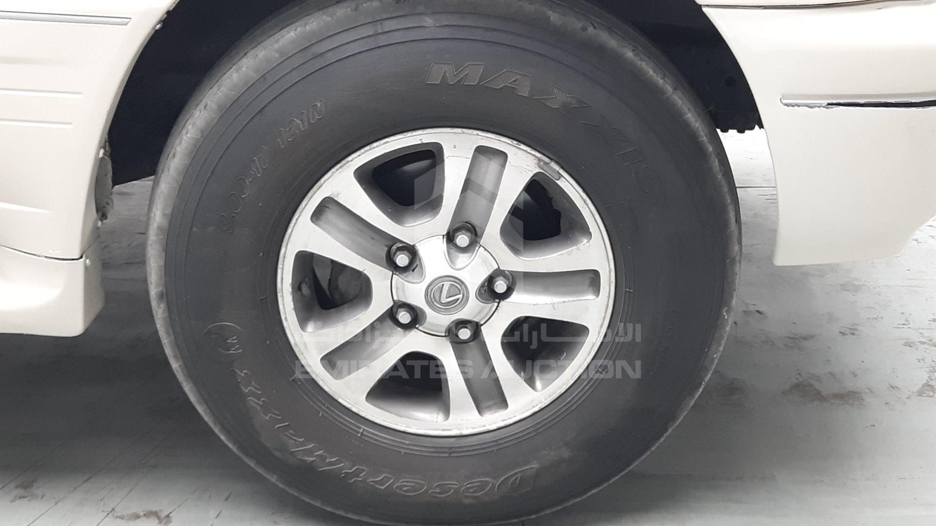 2004 LEXUS LX 470 VIN: JTJHT00W543537432