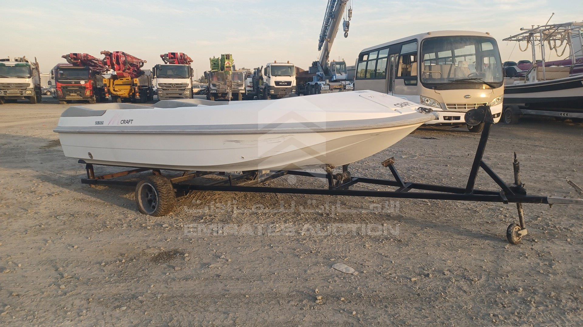 0 BOAT + TROLLEY --- VIN: CR11Y310