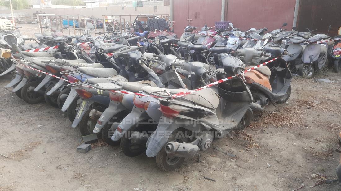 20 Scooter - Scrap without document — Rear Right Angle — Photo 14
