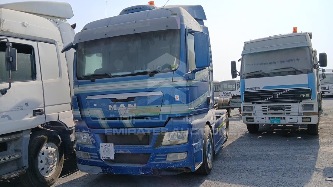 Man — Front Left Angle — Photo 5
