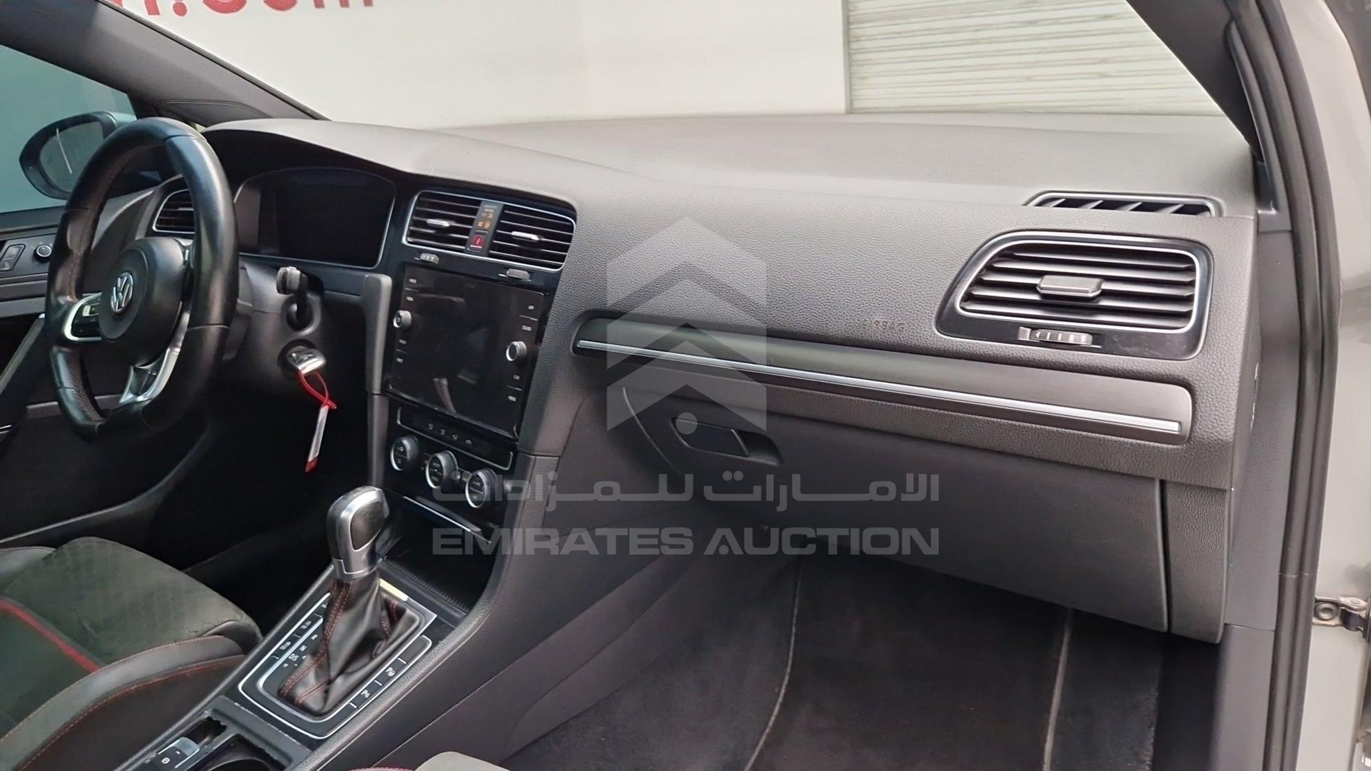 2018 VOLKSWAGEN GOLF VIN: WVWFL2AU7JW034126