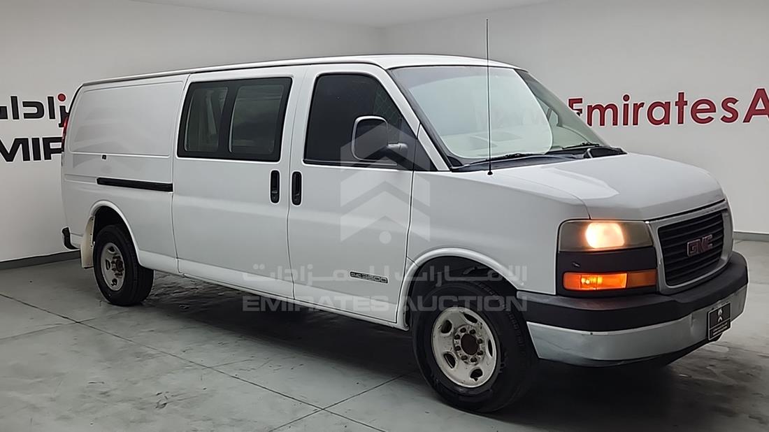 2006 GMC 2500 — Front Right Angle — Photo 9