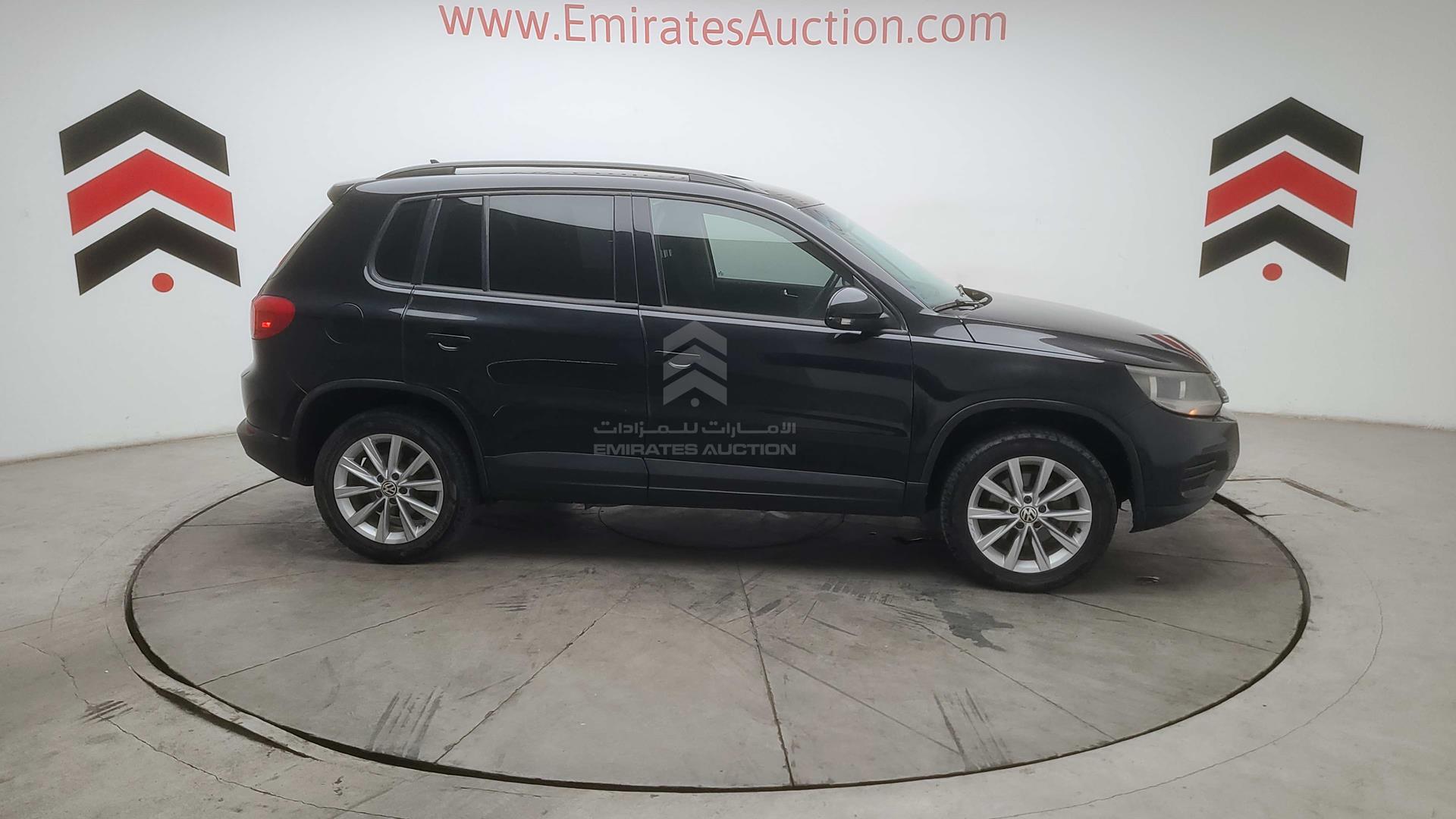 2017 VOLKSWAGEN TIGUAN VIN: WVGAV7AX1HK045504