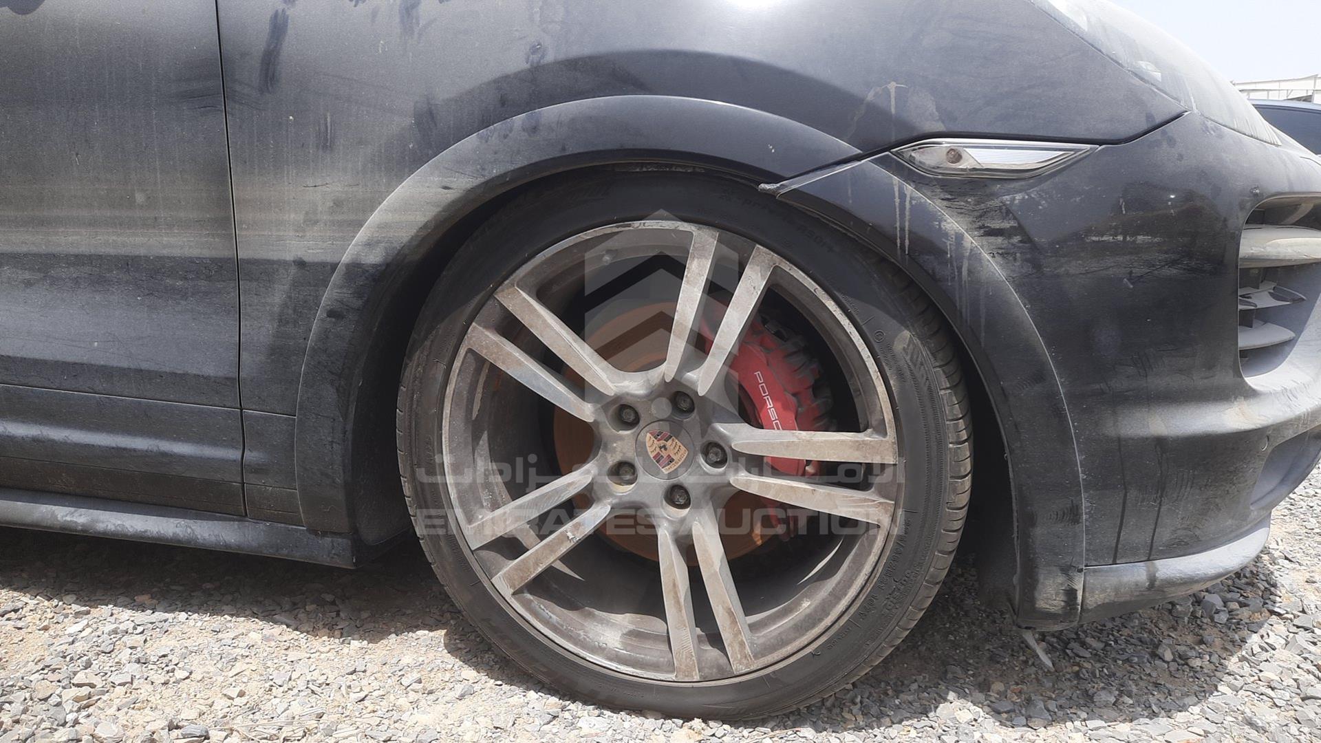2014 PORSCHE CAYENNE GTS VIN: WP1ZZZ92ZELA70989