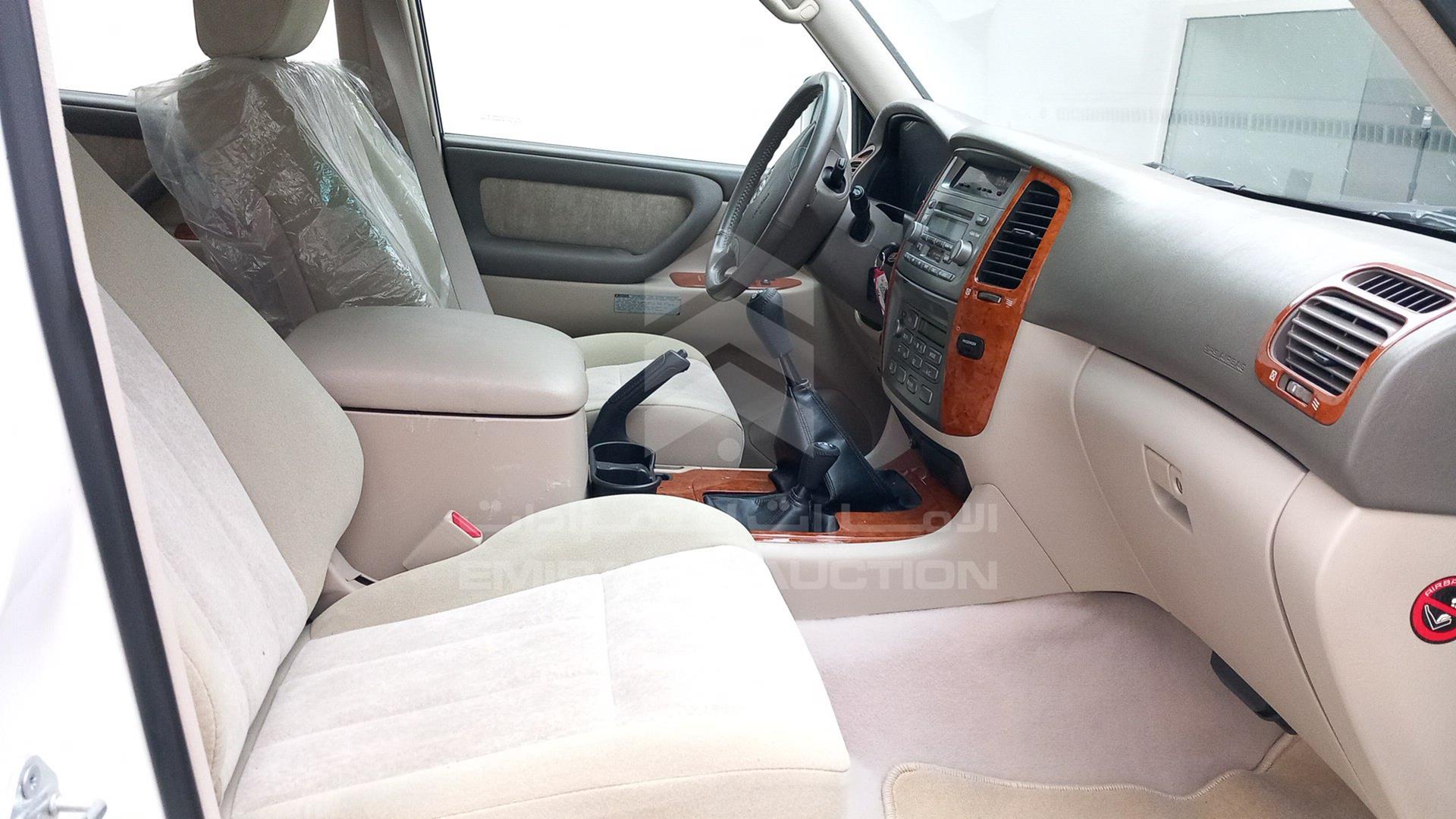 2004 TOYOTA LAND CRUISER VIN: JTEHT05J442060123