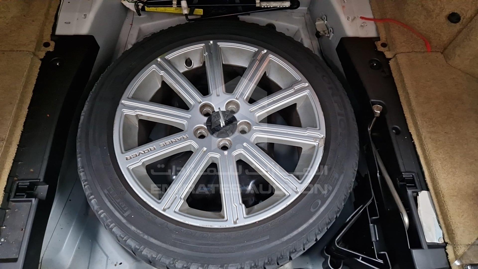 2011 RANGE ROVER VOGUE VIN: SALLMEME4BA337190