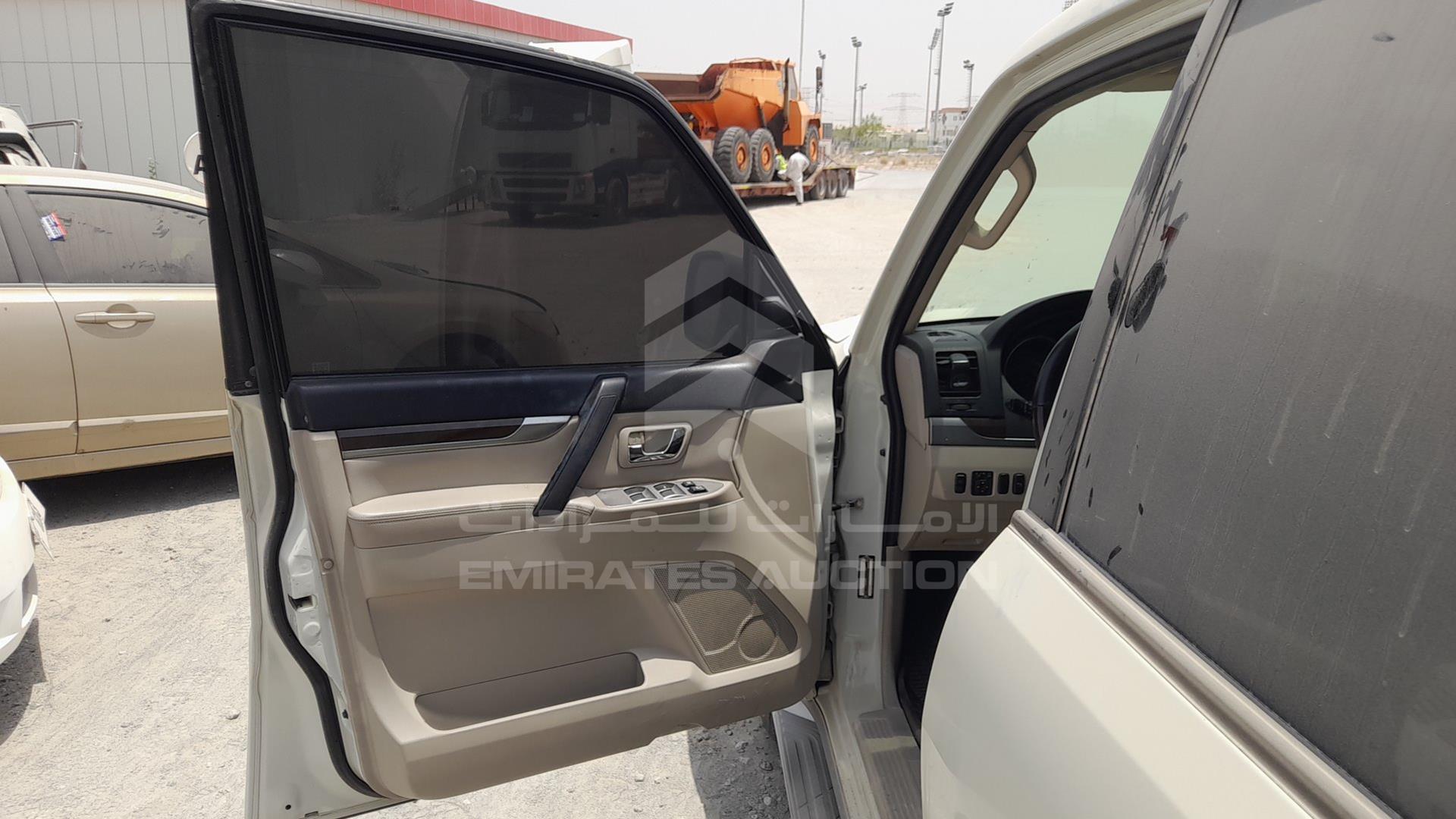 2010 MITSUBISHI PAJERO VIN: JMYLRV95WAJ711426