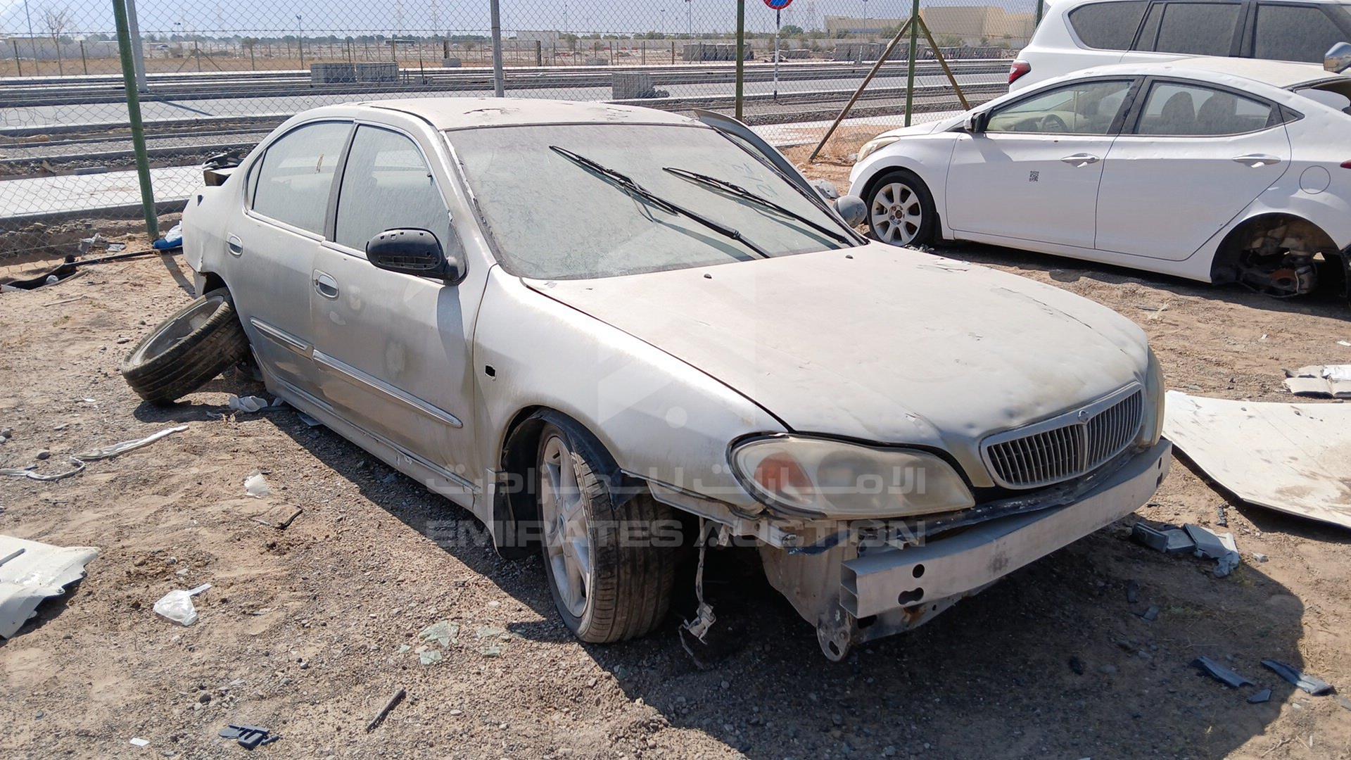 2000 NISSAN MAXIMA VIN: JN1CA31S41T561400