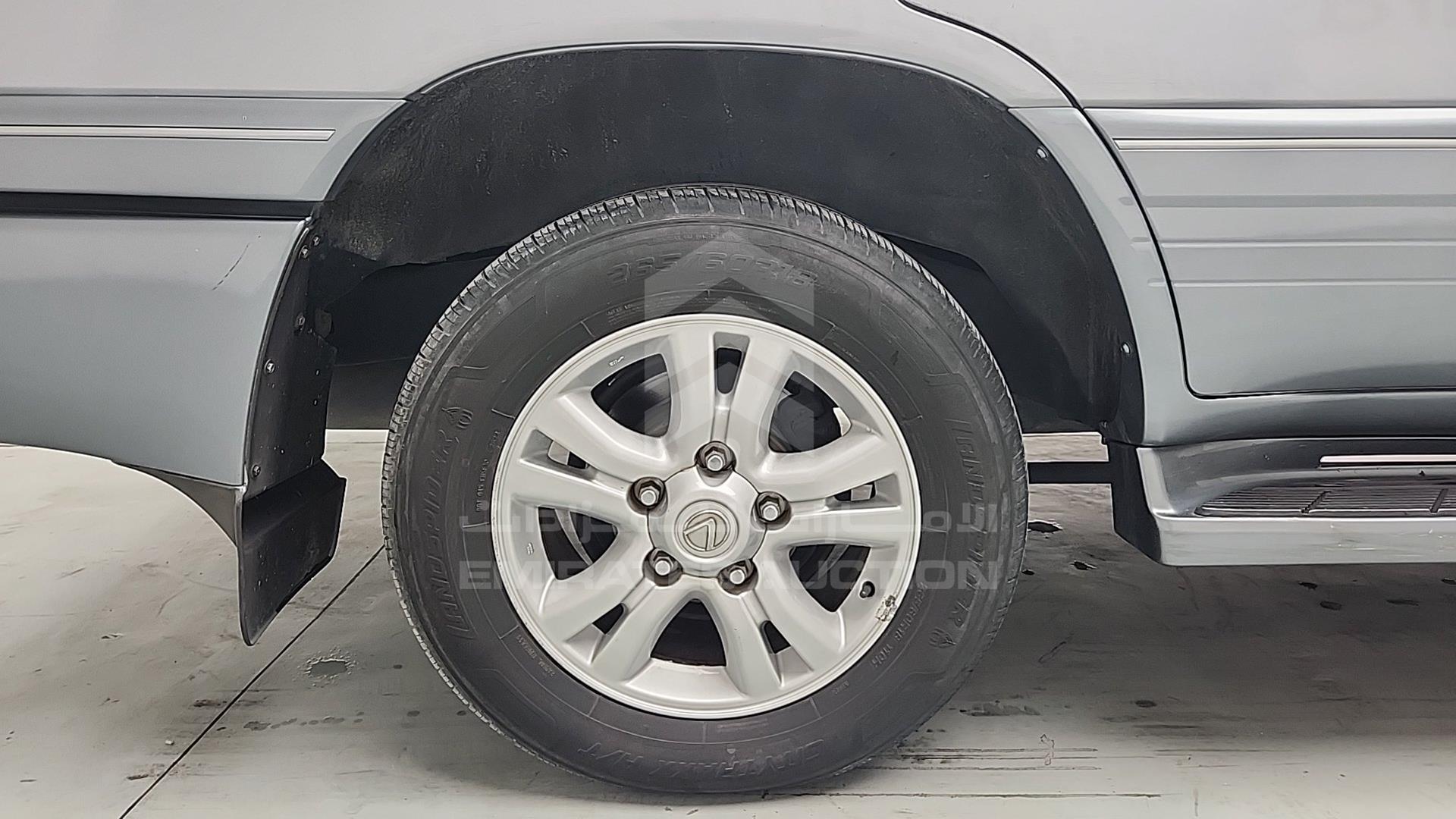 2005 LEXUS LX 470 VIN: JTJHT00W953550346