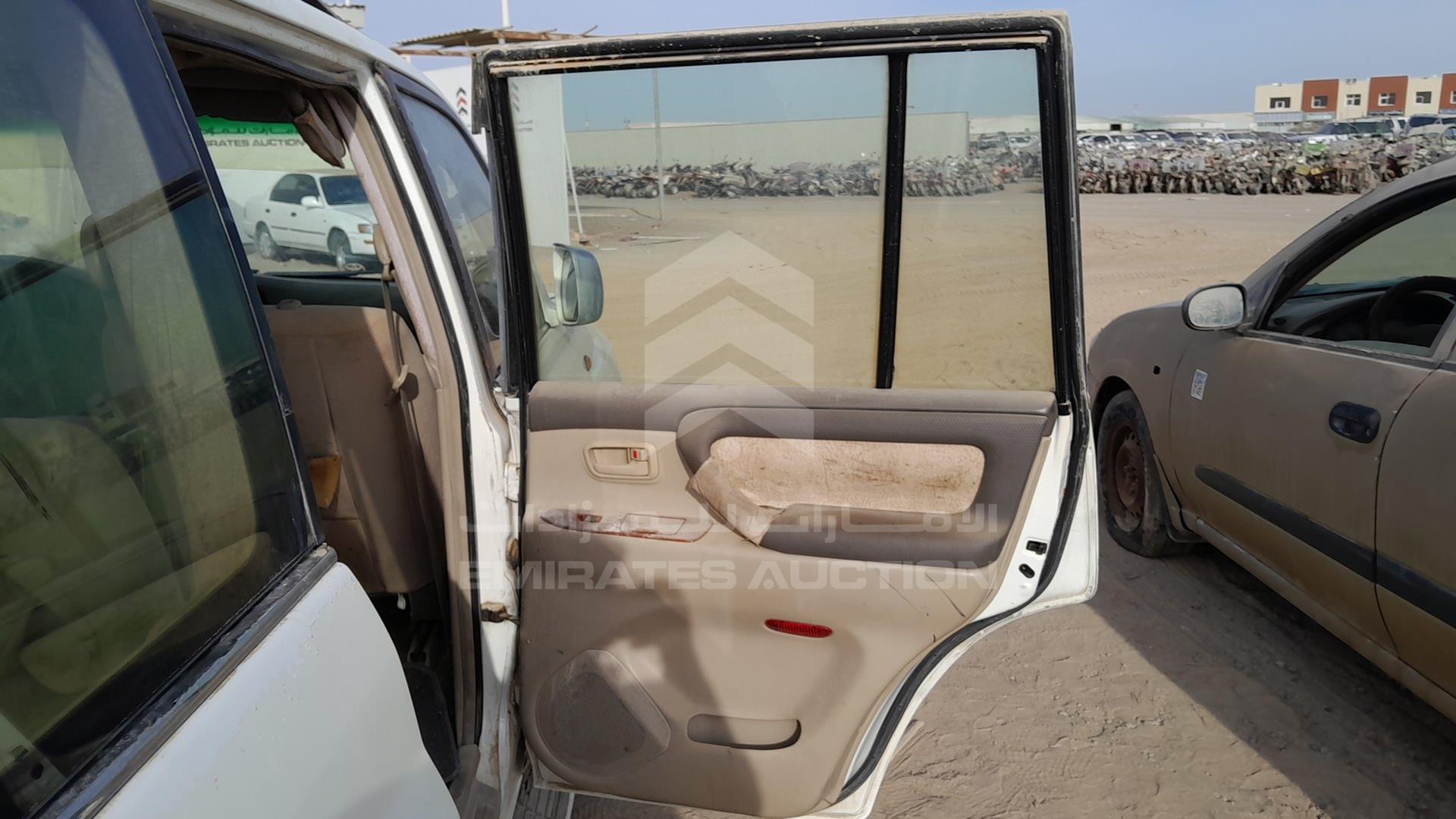 2006 TOYOTA LAND CRUISER VIN: JTEHJ09JX65132086