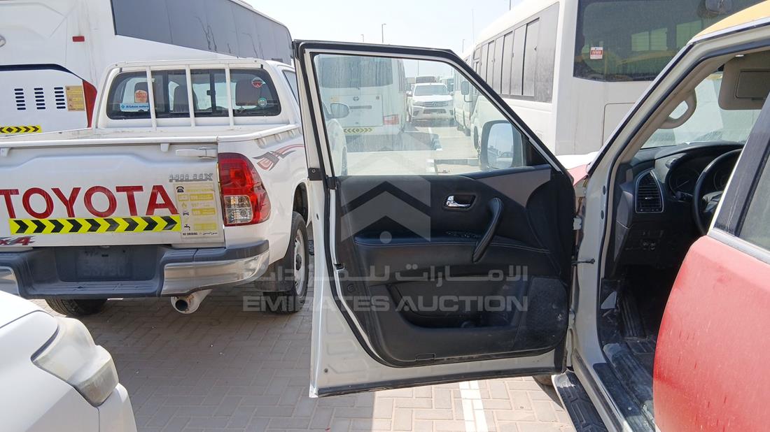 نيسان باترول 2019 — الباب الأمامي الأيسر — صورة 11