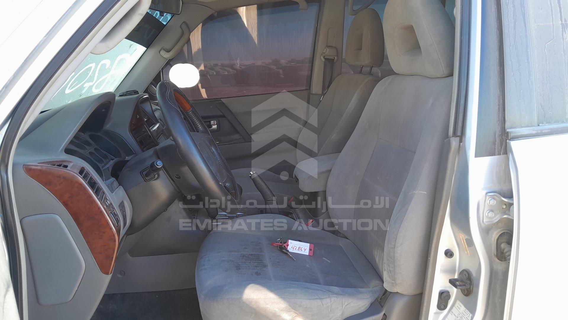 2004 MITSUBISHI PAJERO VIN: JE4MR62R04J702153