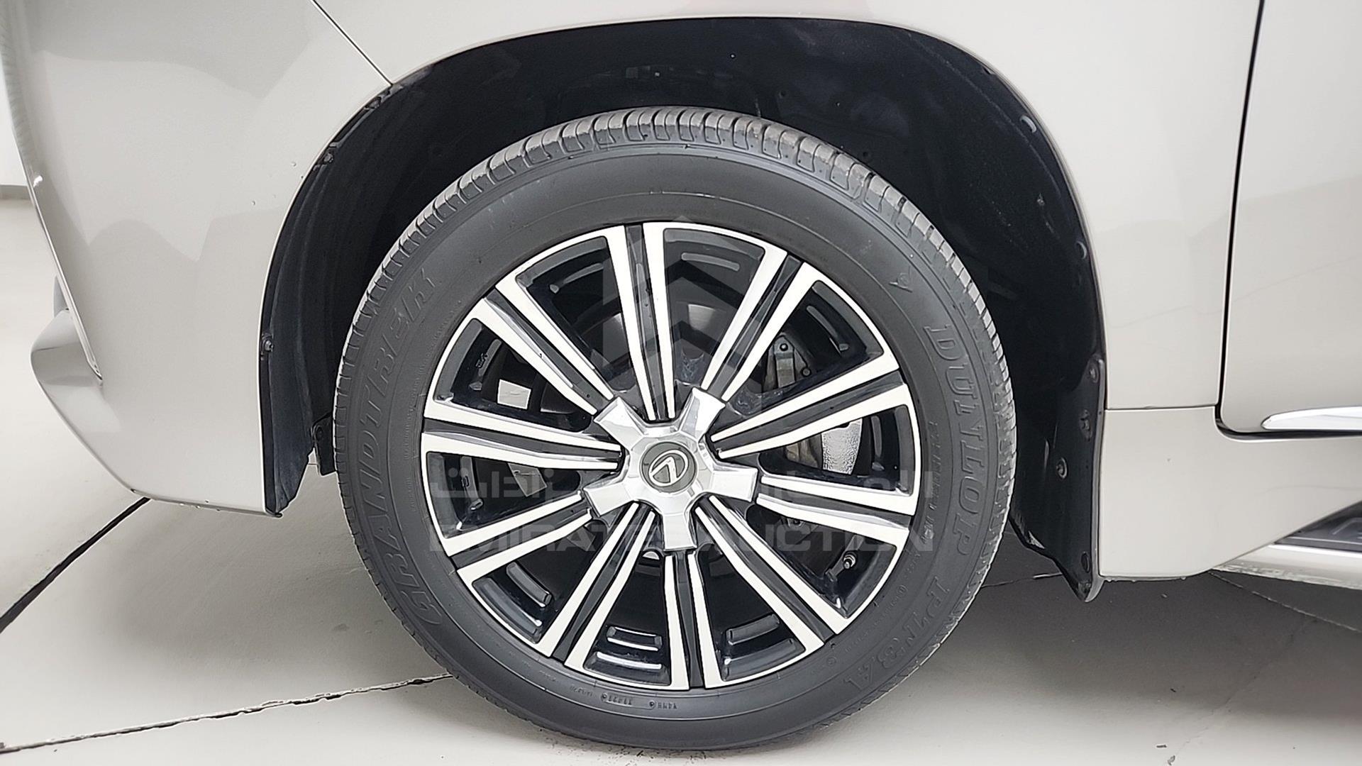 2018 LEXUS LX 570 VIN: JTJHY00W2J4259693
