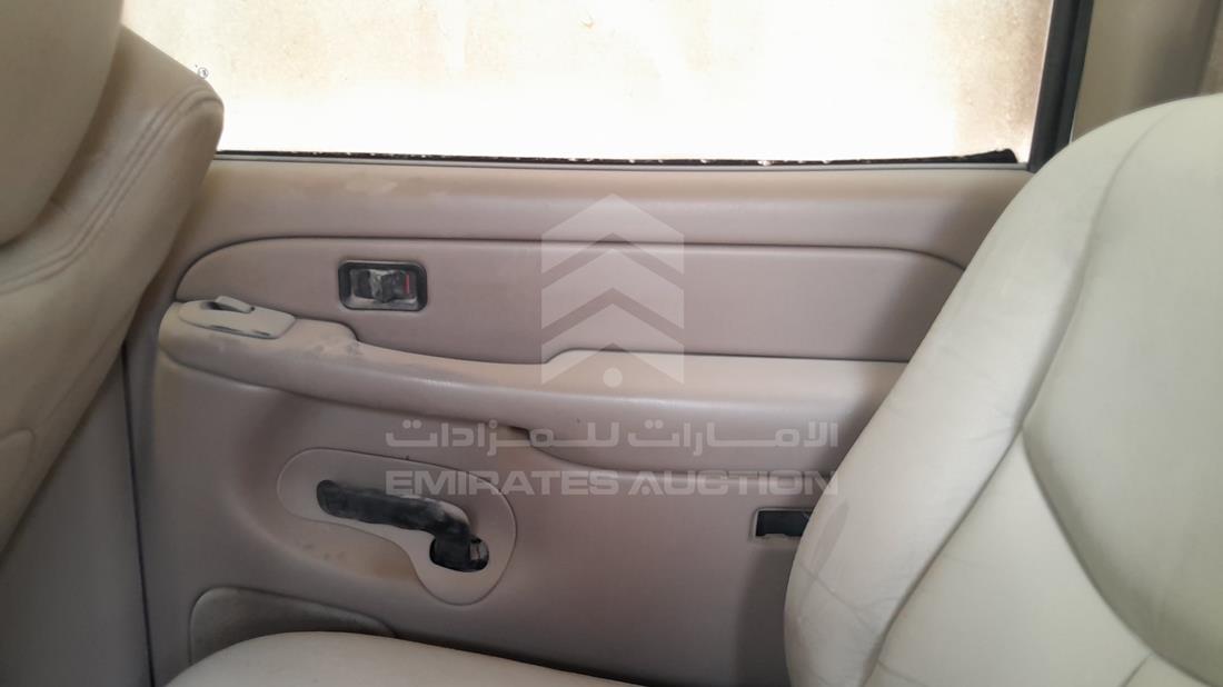 2004 GMC Suburban — Rear Right Door — Photo 21