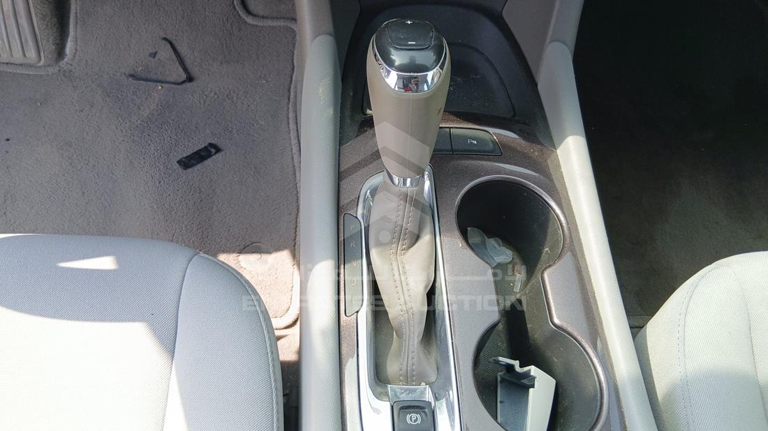 2019 Chevrolet Malibu — Gear View — Photo 17