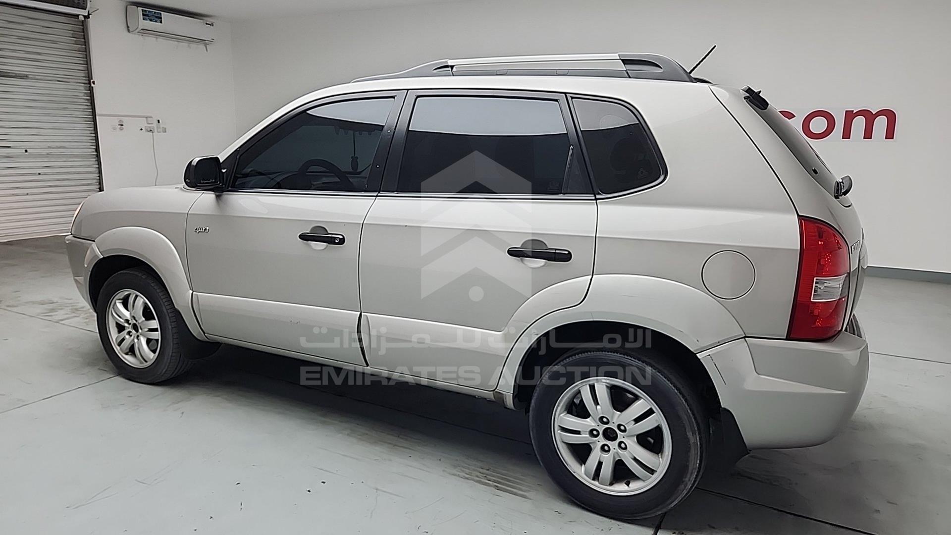 2008 HYUNDAI TUCSON VIN: KMHJM81B28U818546