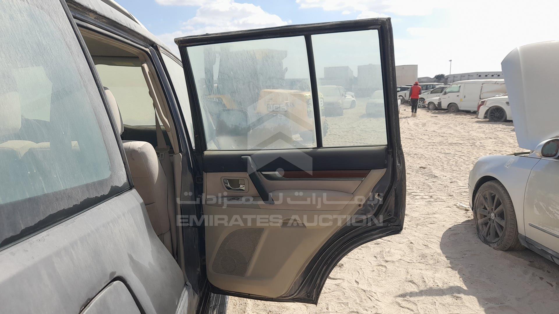 2007 MITSUBISHI PAJERO VIN: JMYLRV93W7J716768
