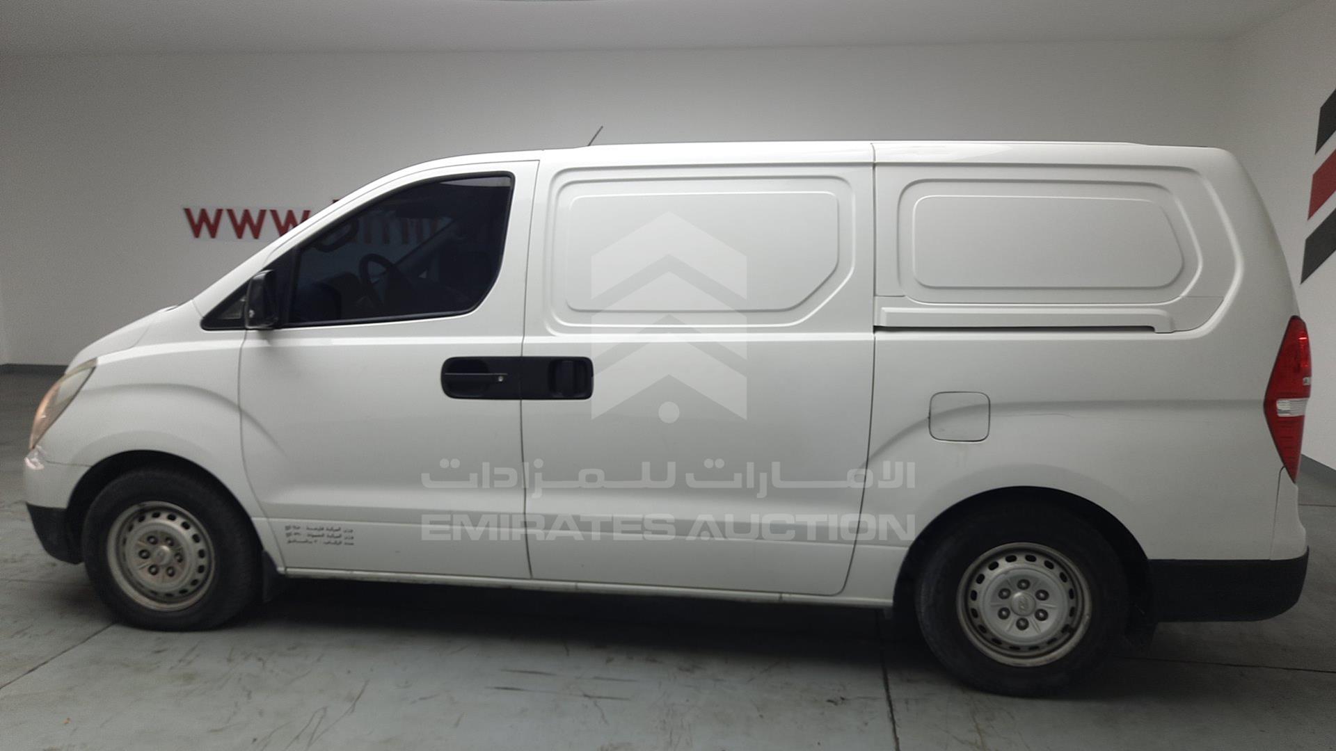 2016 HYUNDAI H1 VIN: KMHWG81R9GU756295