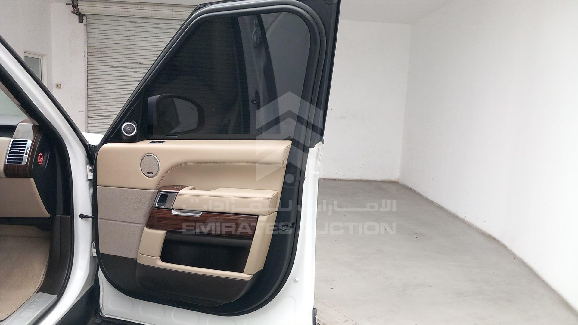 2015 RANGE ROVER VOGUE VIN: SALGA2DF3FA220010