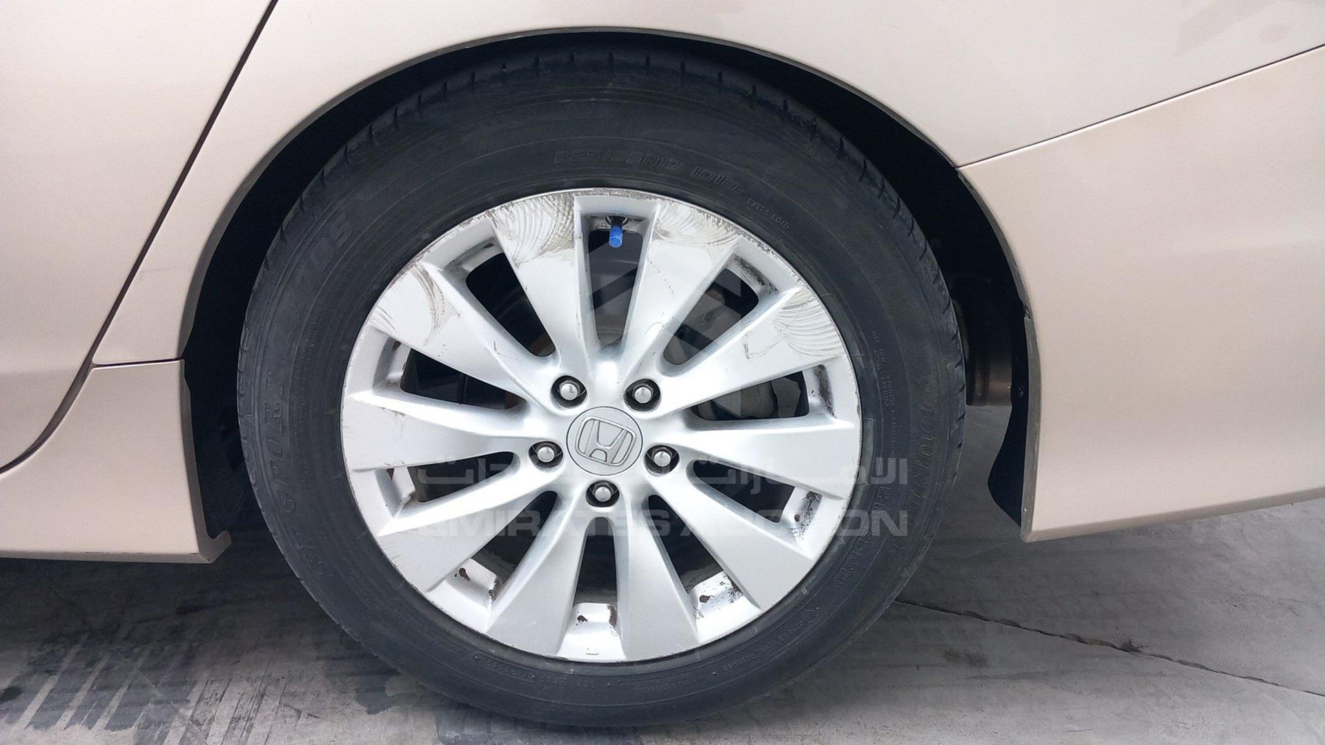 2016 HONDA ACCORD VIN: LUCCR2625G3405914