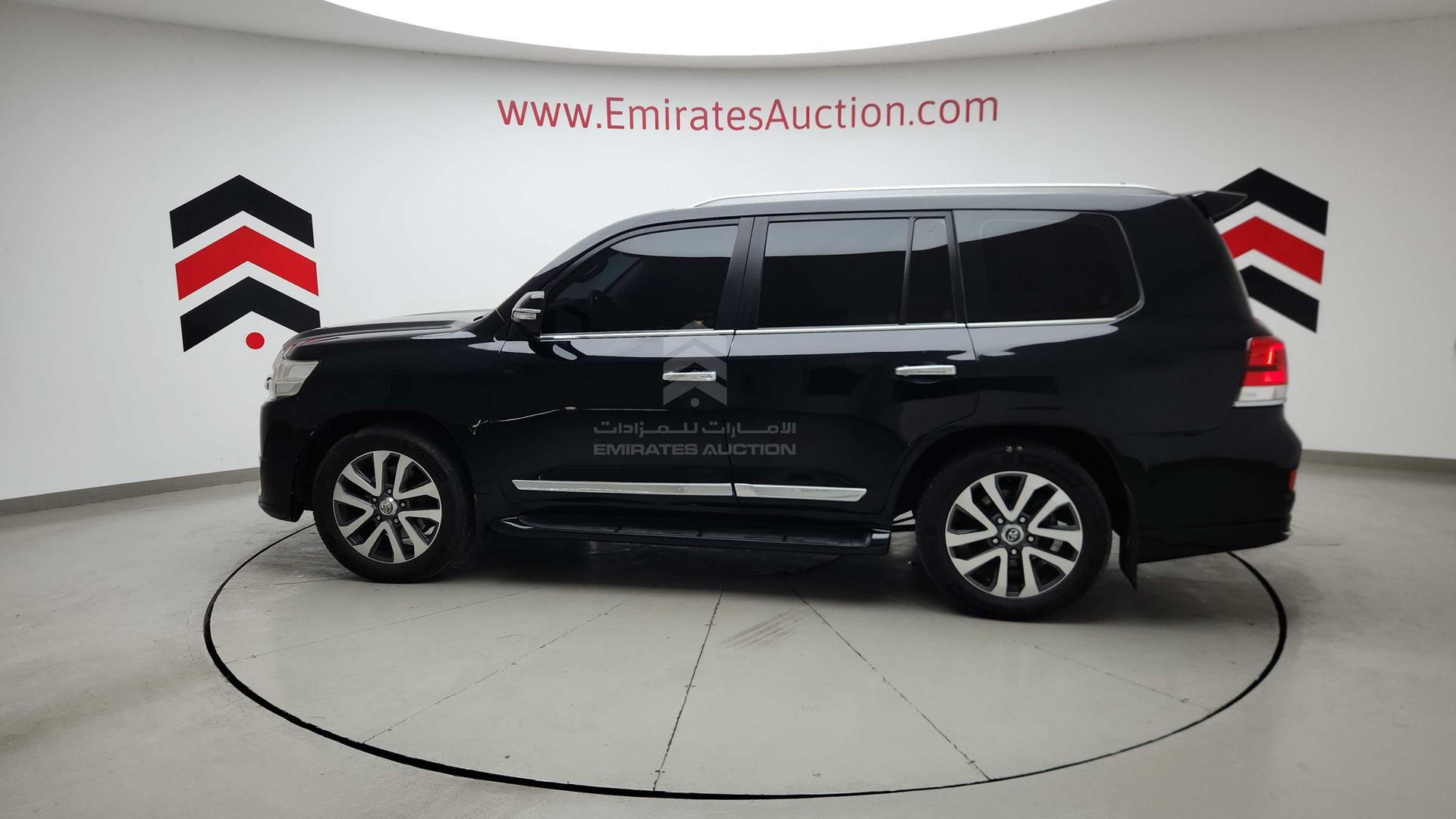 2018 TOYOTA LAND CRUISER VIN: JTMHY05J6J4073218