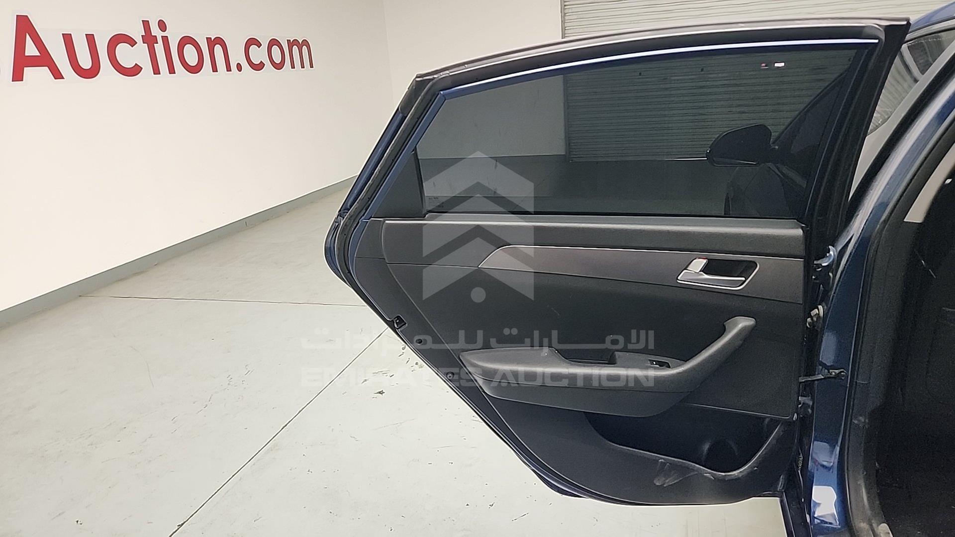 2016 HYUNDAI SONATA VIN: KMHE241G4GA109113