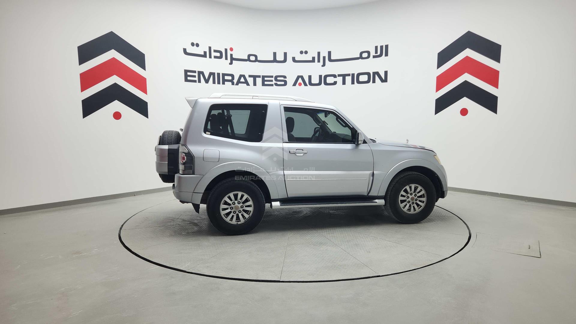 2011 MITSUBISHI PAJERO VIN: JMYMRV85WBJ704625