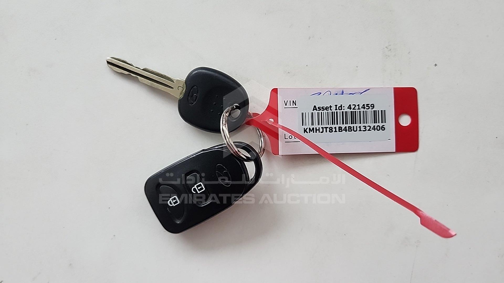 2011 HYUNDAI TUCSON VIN: KMHJT81B4BU132406