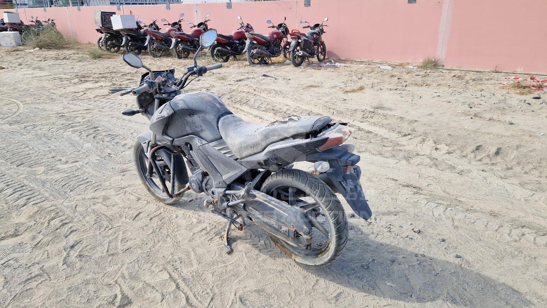 2016 HONDA CBF 150 VIN: ME4KC2037G8003290