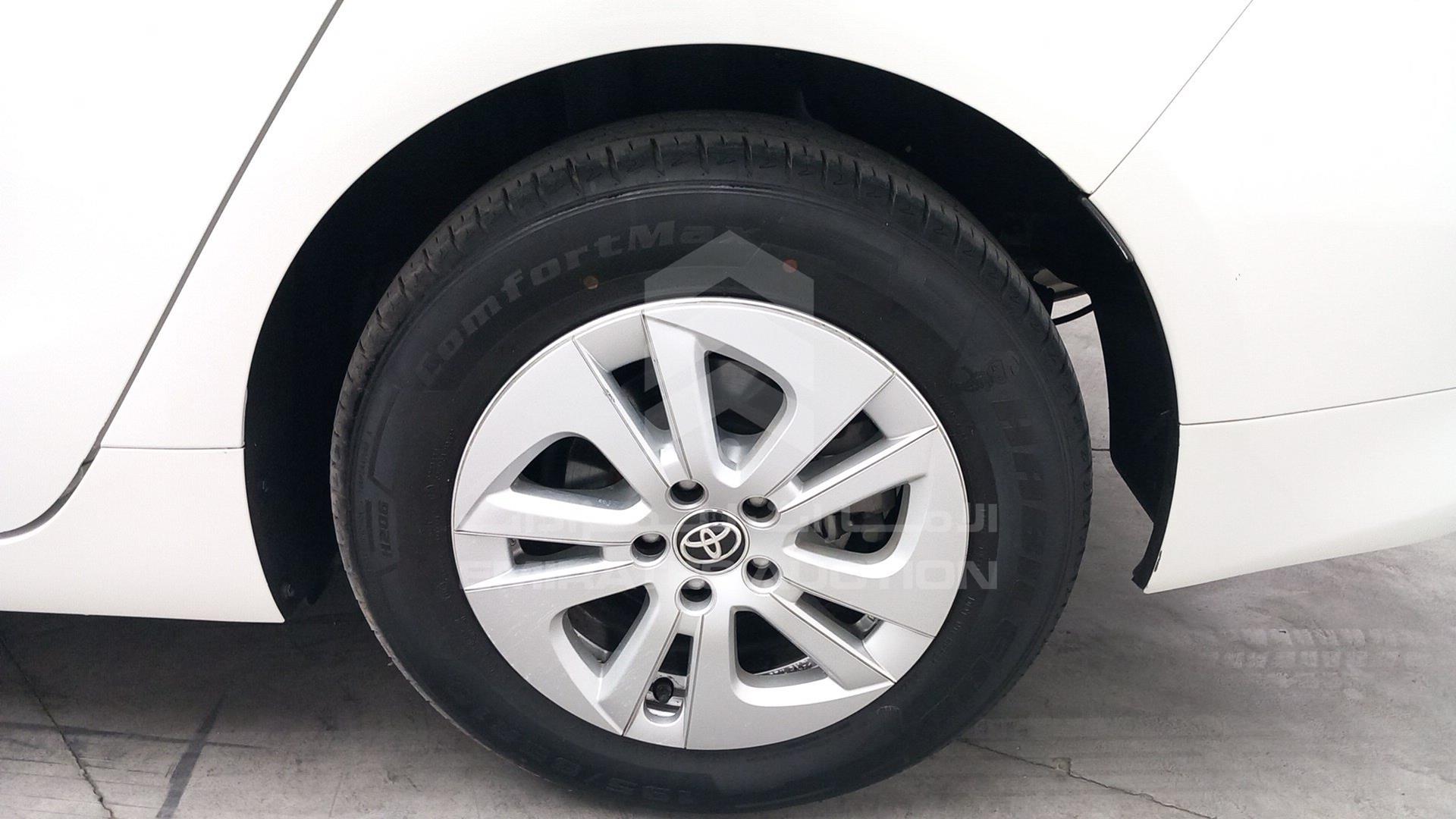2018 TOYOTA PRIUS VIN: JTDKB3FU3J3589687