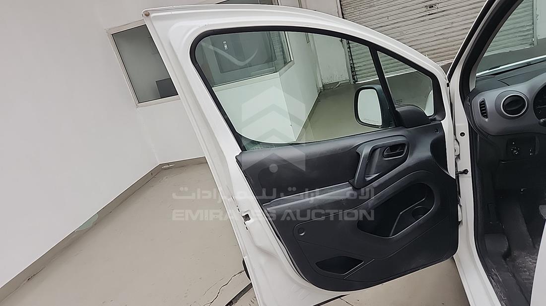 2019 Peugeot Partner — Front Left Door — Photo 13