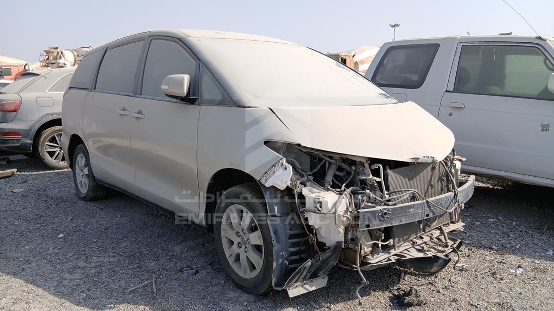 2008 Toyota Previa — Front Right Angle — Photo 11