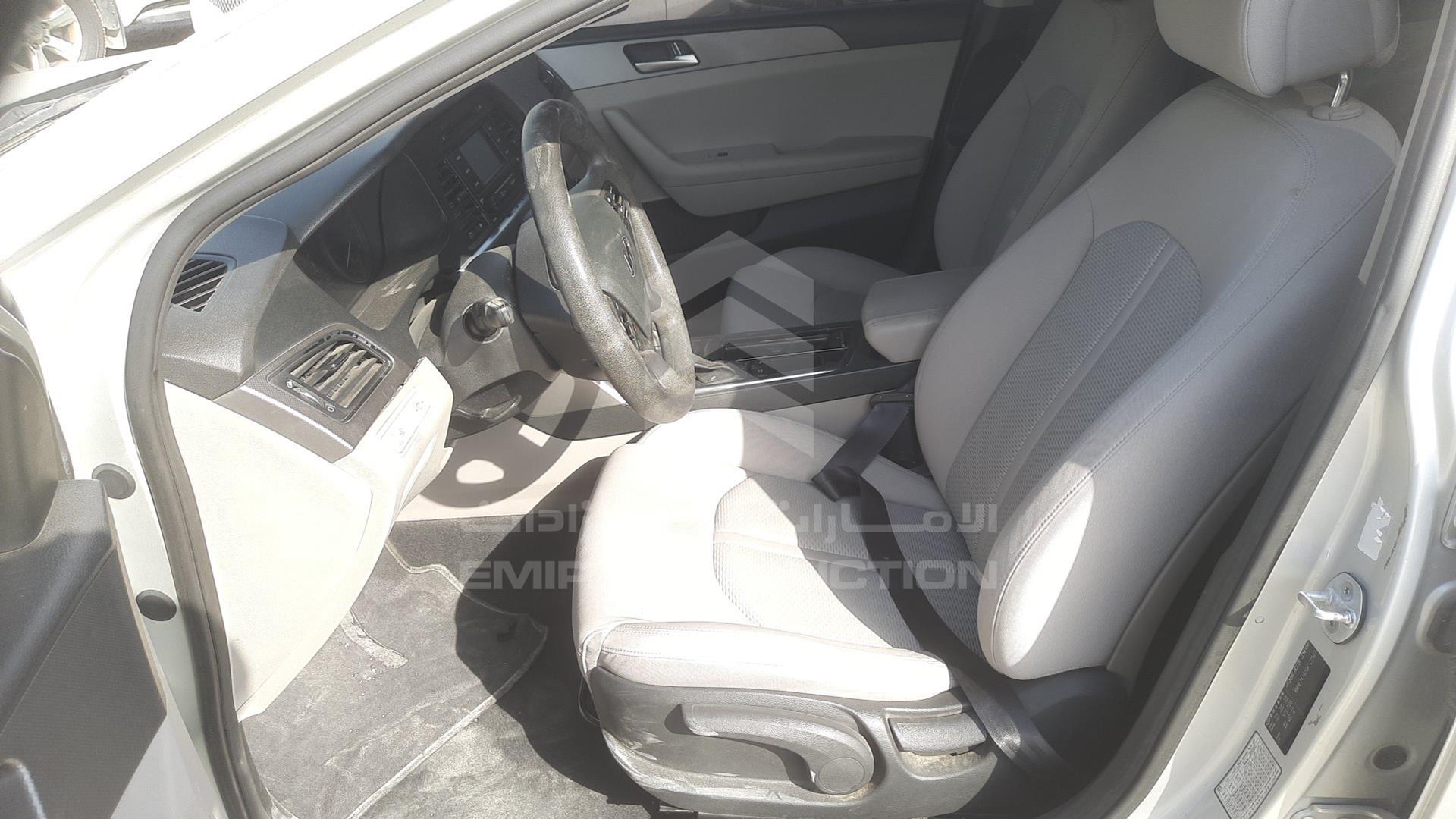 2016 HYUNDAI SONATA VIN: KMHE241G2GA122507