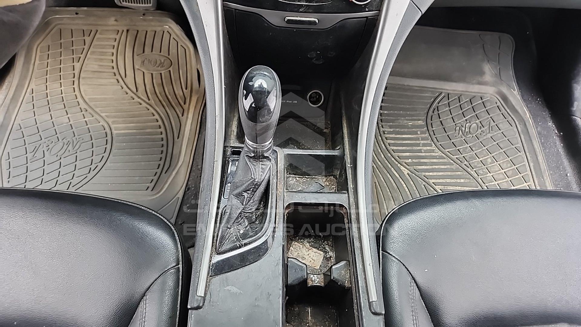 2012 HYUNDAI SONATA VIN: KMHEC41LBCA417898