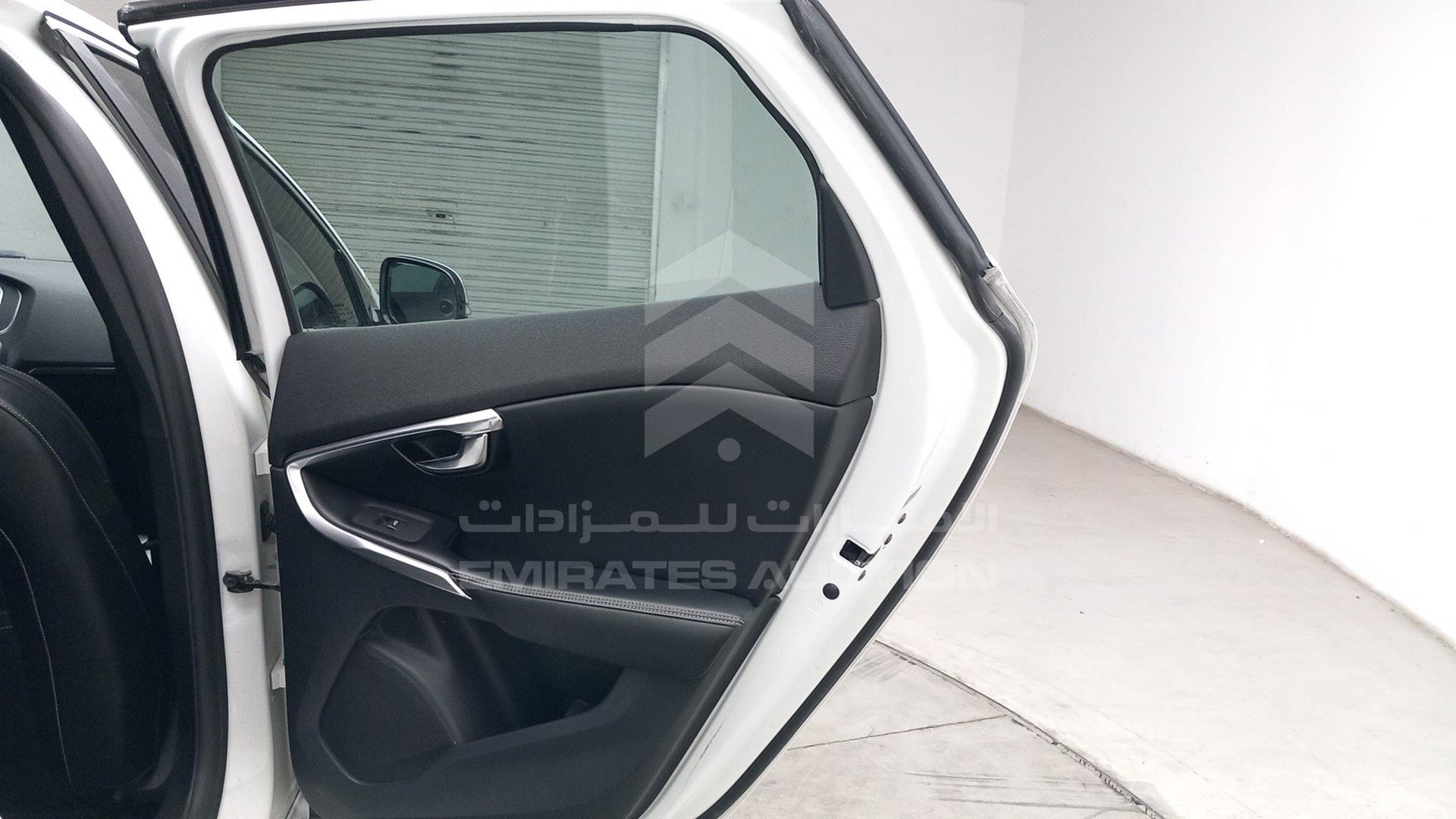 2014 VOLVO V40 VIN: YV1635MV8E2123328