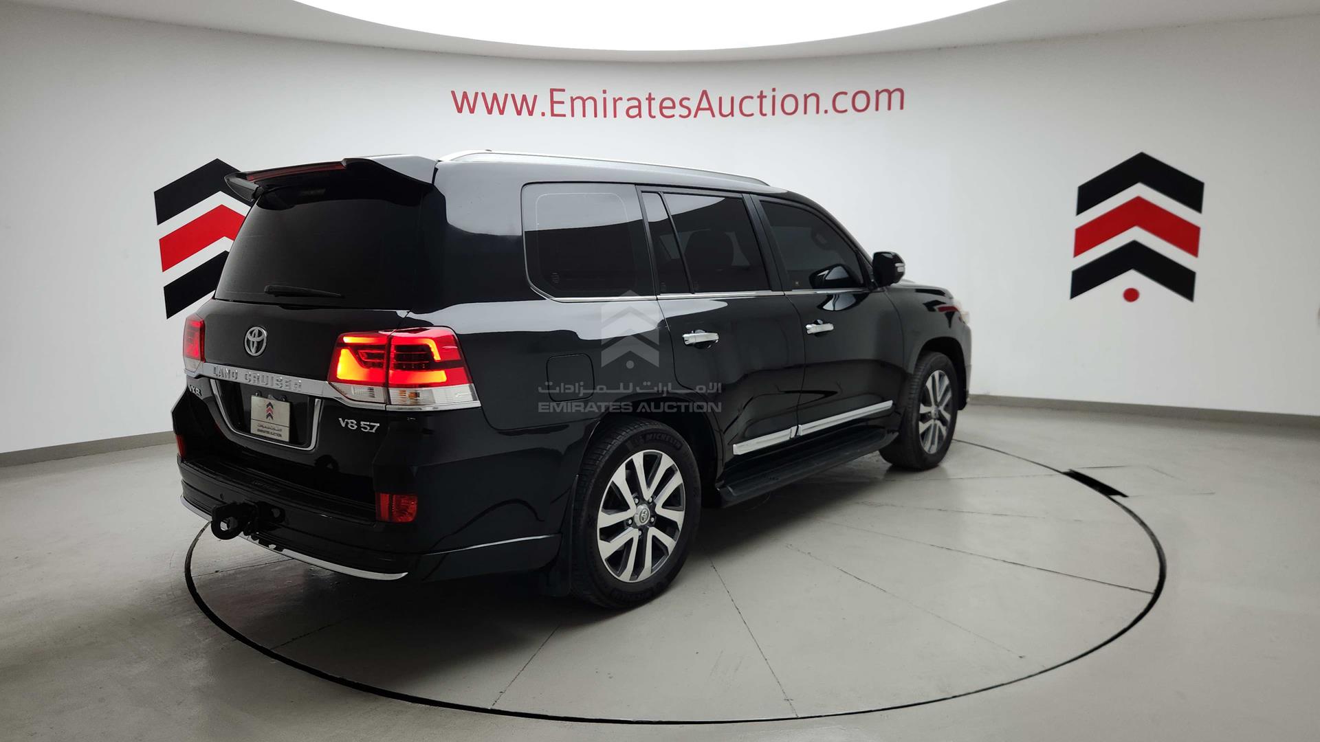 2018 TOYOTA LAND CRUISER VIN: JTMHY05J6J4073218