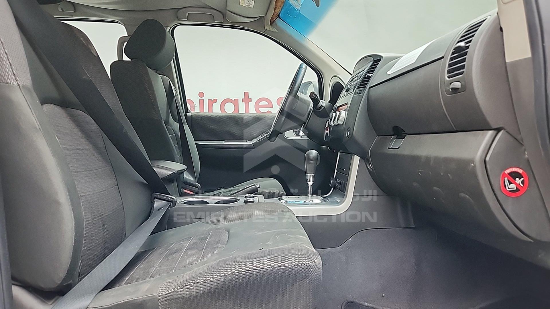 2015 NISSAN PATHFINDER VIN: VSKLR11A1FA579582
