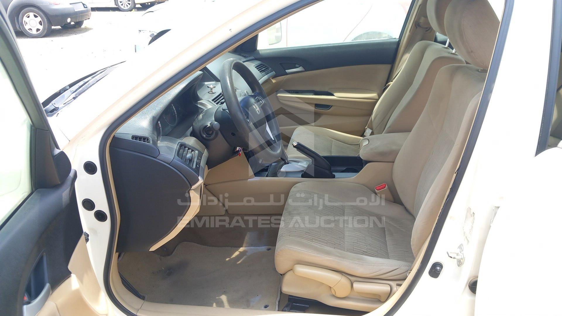2011 HONDA ACCORD VIN: JHMCP2639BC402461