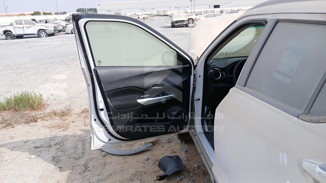 نيسان كيكس 2022 — الباب الأمامي الأيسر — صورة 10