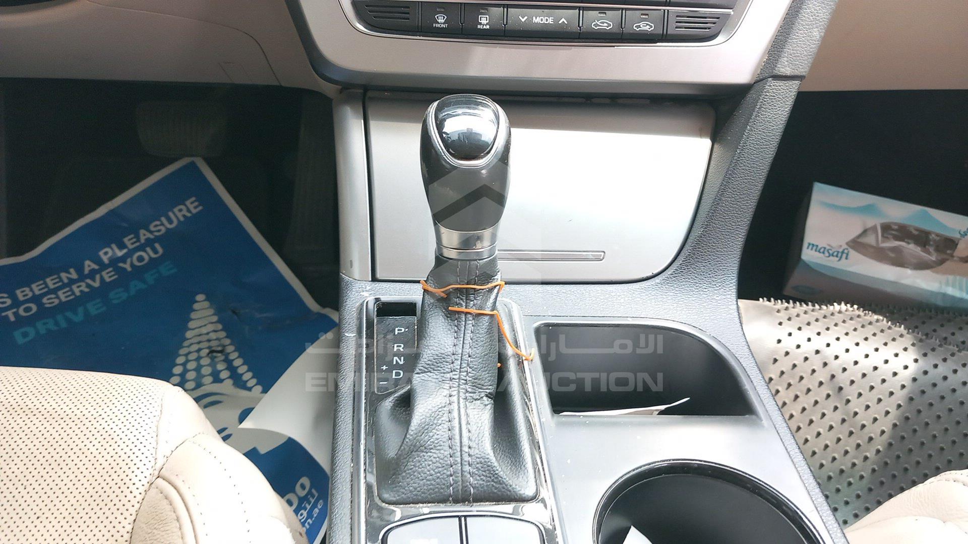 2015 HYUNDAI SONATA VIN: 5NPE34AF8FH208386