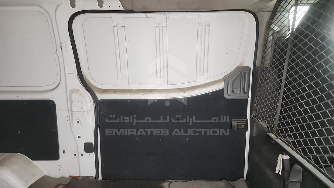 نيسان أورفان 2014 — الباب الخلفي الأيسر — صورة 13