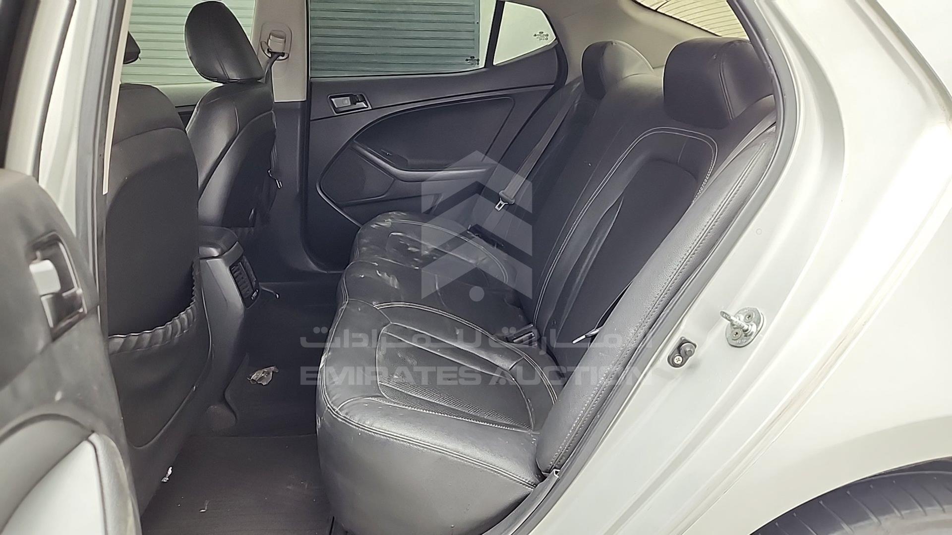 2011 KIA K5 VIN: KNAGN415BBA150063