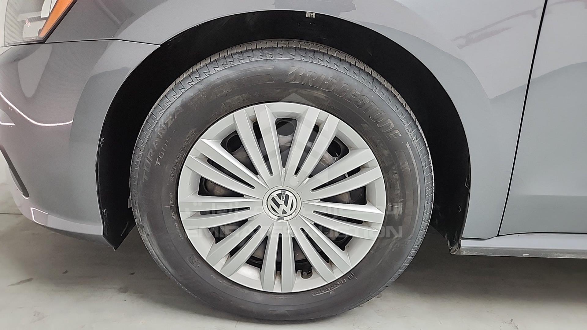 2018 VOLKSWAGEN PASSAT VIN: WVWAR7A32JC040107