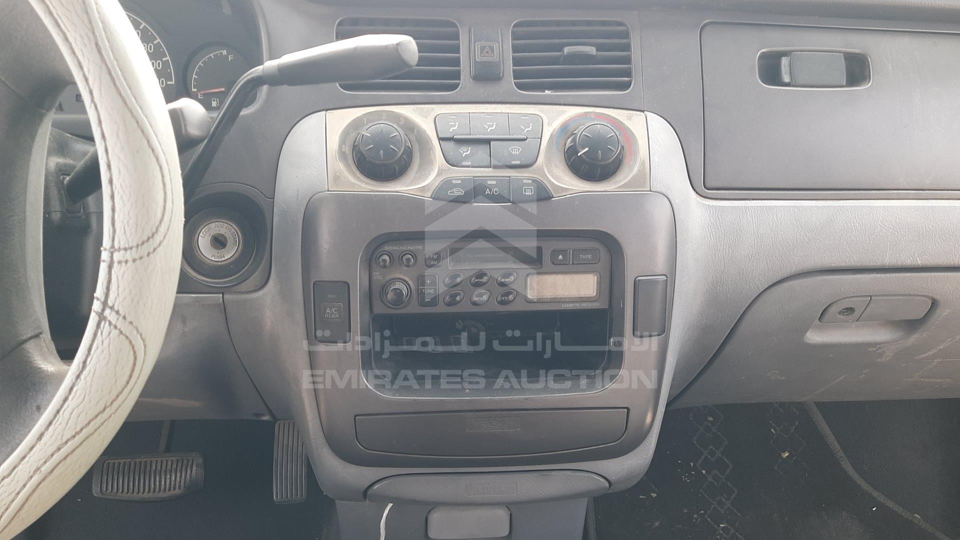 2003 HYUNDAI TRAJET VIN: KMHMH81C83U149511