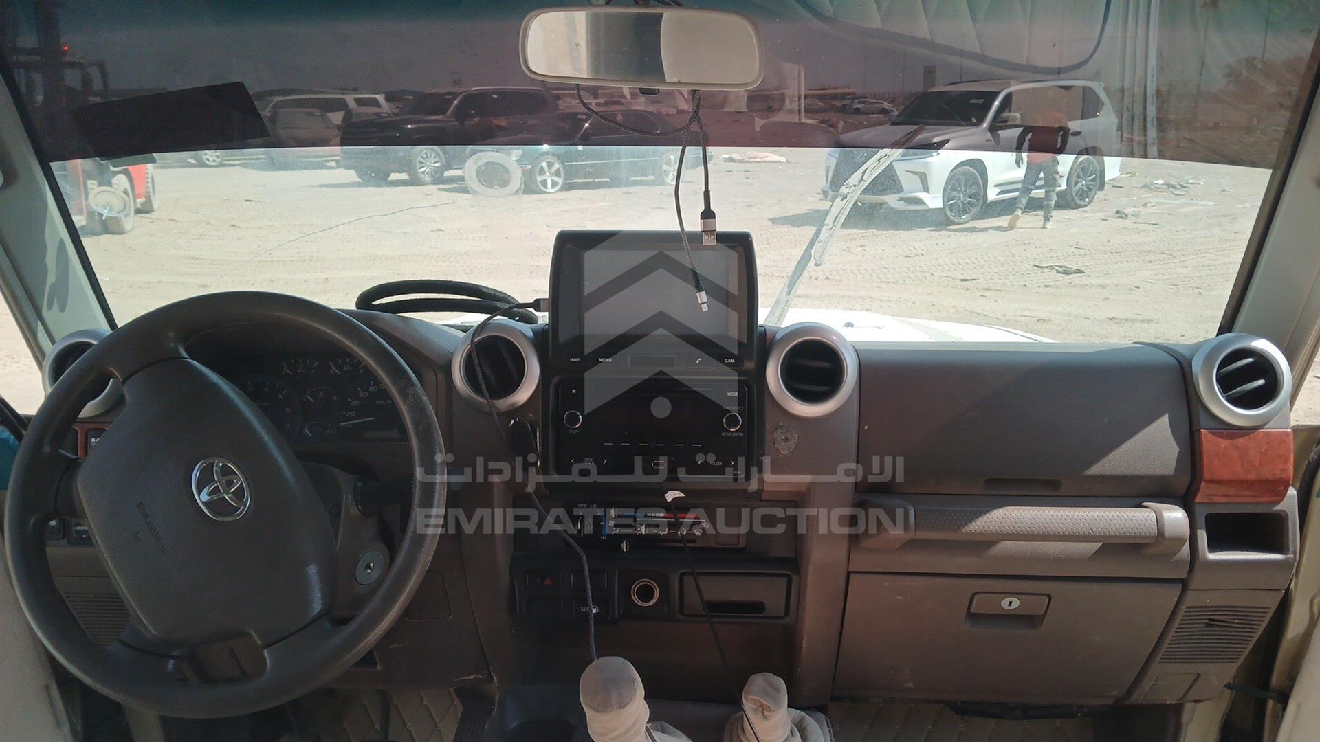 2015 TOYOTA LAND CRUISER VIN: JTFLU73J1F7019579