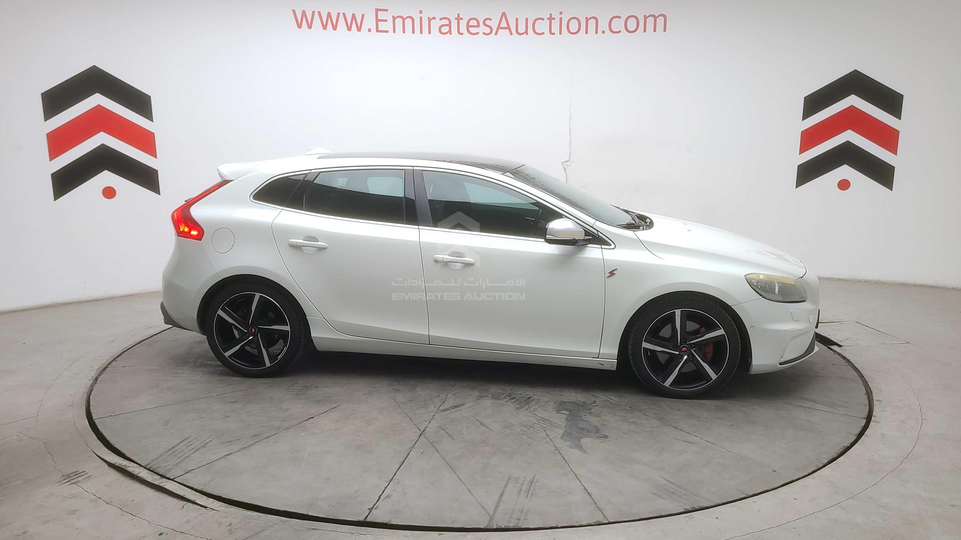 2014 VOLVO V40 VIN: YV1635MV8E2123328