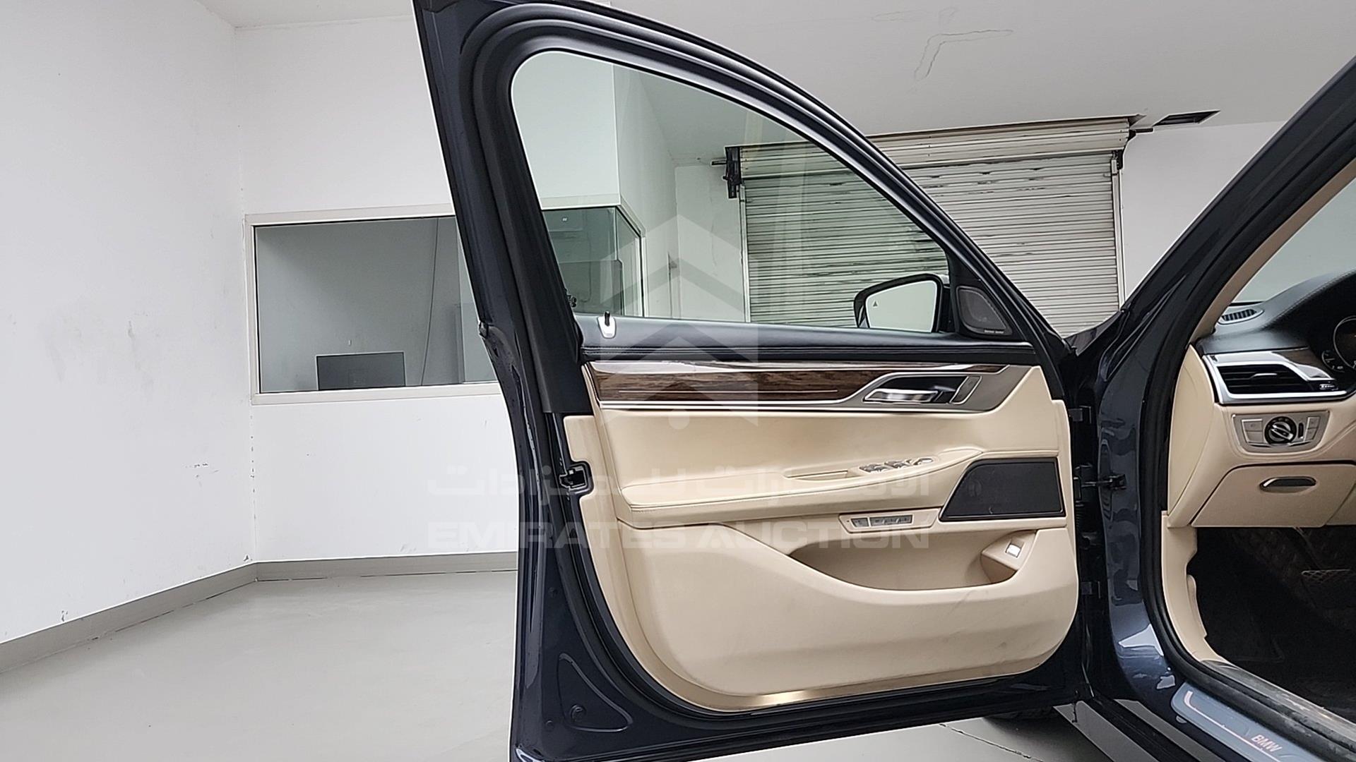 2016 BMW 740 VIN: WBA7E2C59GG546751