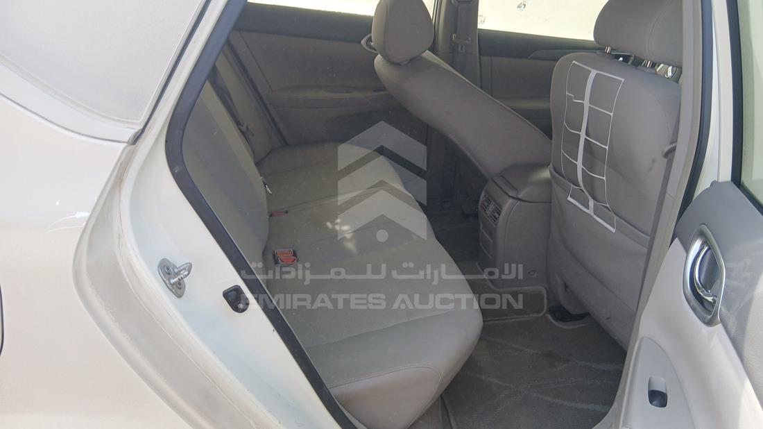نيسان سينترا 2019 — زاوية الراكب الخلفي اليمنى — صورة 20